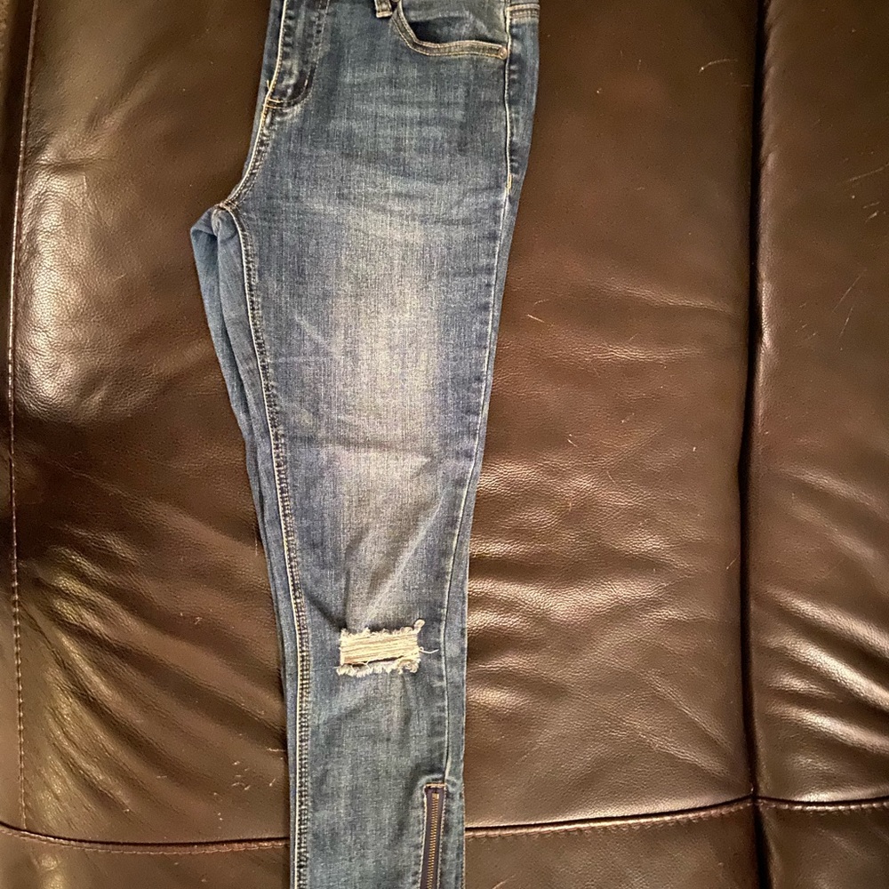 Glamsia distressed jeans with zippers at ankles